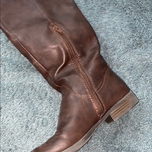 boots - Picture 2 of 4